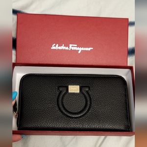 NWT Salvatore Ferragamo Leather Continental Wallet